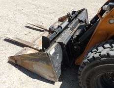 R-860 Case SU280 Skid Steer