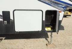 R-650 2016 Carbon Toy Hauler Travel Trailer