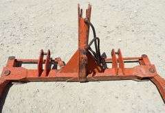 R-1242 3-Point Round Bale Feeder