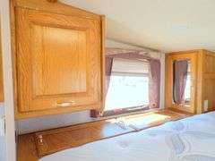 R-592  2002 Artic Fox Pickup Camper