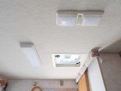 R-592  2002 Artic Fox Pickup Camper