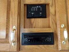 R-592  2002 Artic Fox Pickup Camper