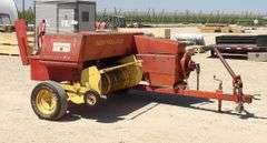 R-832 New Holland Hayliner 315 Baler