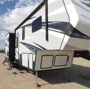 R-650 2016 Carbon Toy Hauler Travel Trailer