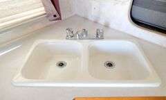 R-592  2002 Artic Fox Pickup Camper