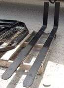 R-1006 Skid Steer Mast & Forks
