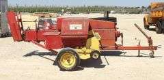 R-832 New Holland Hayliner 315 Baler