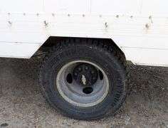 R-619 2002 Chevrolet 3500 Box Van