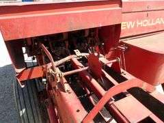 R-832 New Holland Hayliner 315 Baler