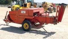 R-832 New Holland Hayliner 315 Baler