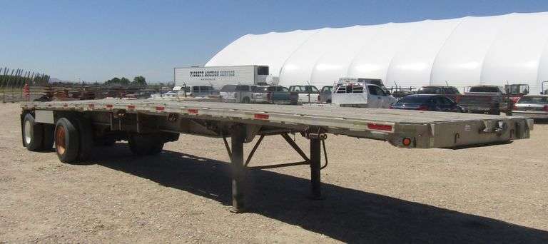 R-1432 1974 Raven Flatbed Trailer