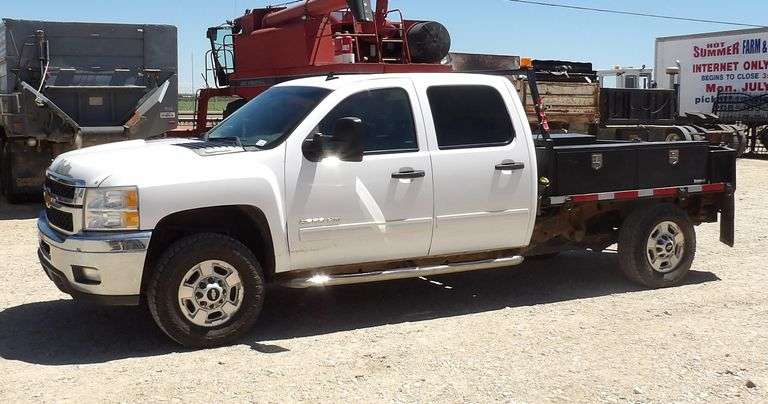 R-1568 2013 Chevy 2500 Flatbed Pickup