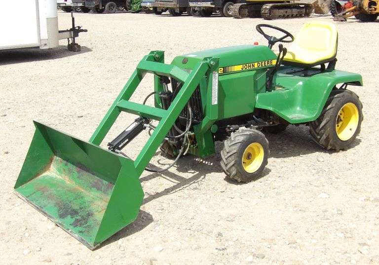 R-1426 John Deere 332 Lawn Tractor