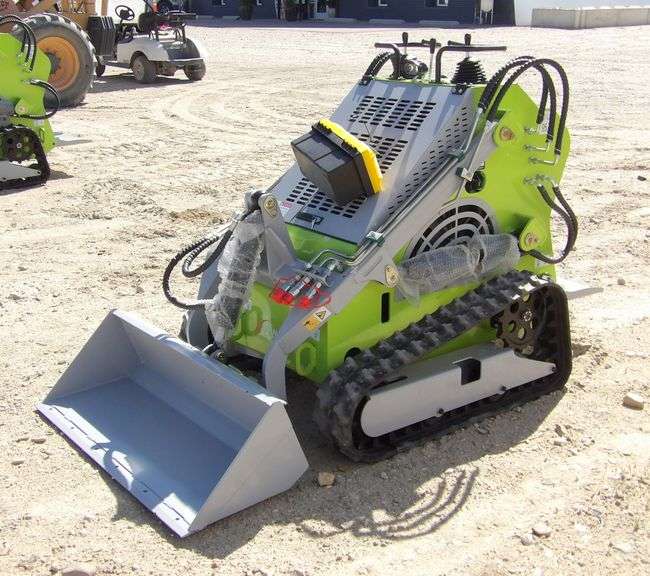 U-102 LandHero Mini Skid Steer Loader