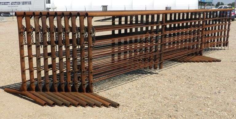 U-373 Heavy Duty 24' Freestanding Panels