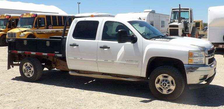 R-1568 2013 Chevy 2500 Flatbed Pickup