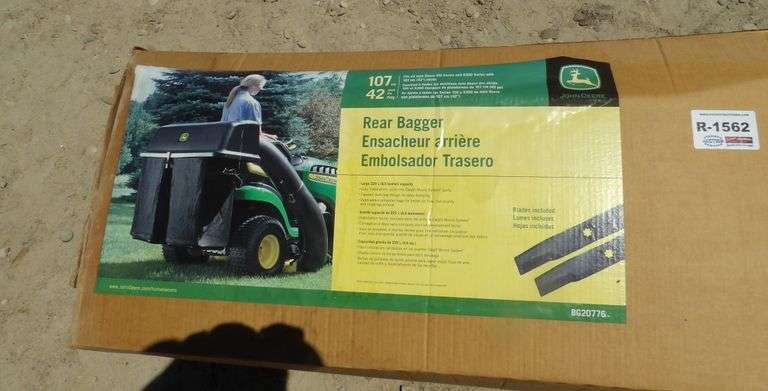 R-1562 John Deere Rear Bagger