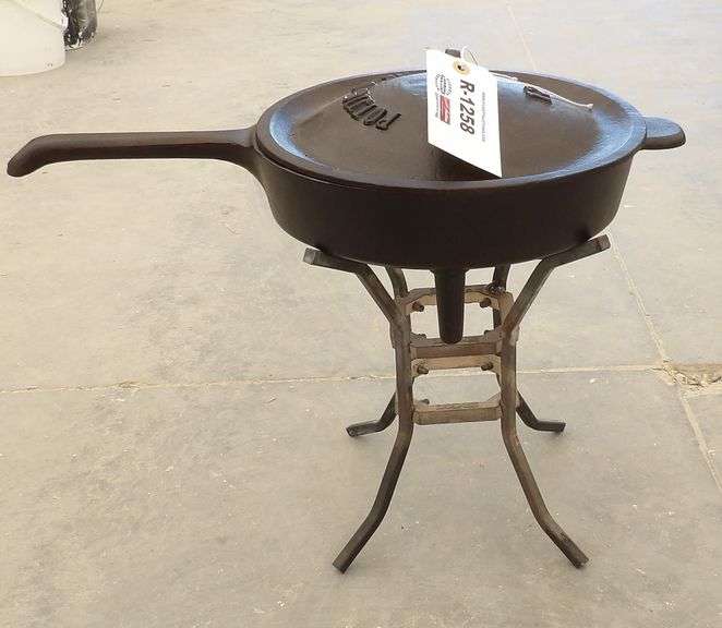 R-1258 Potjie Dutch Oven W/ Stand