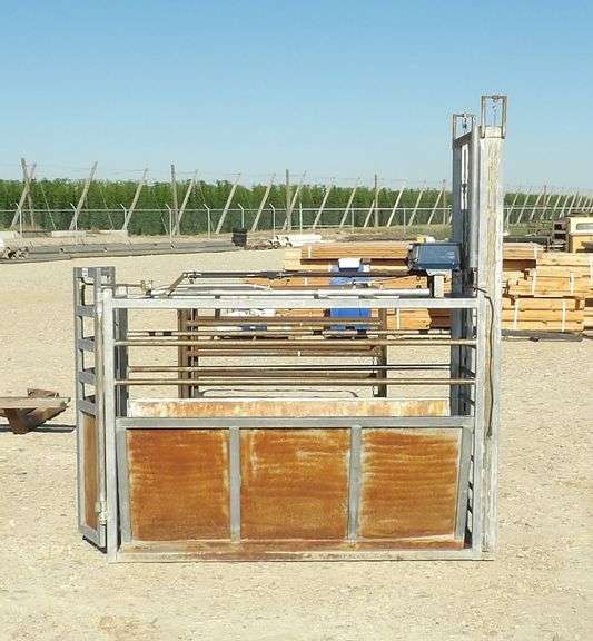 R-1435 Roping Chute