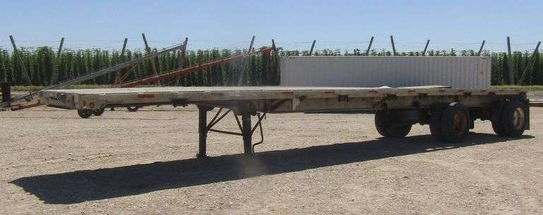 R-1432 1974 Raven Flatbed Trailer