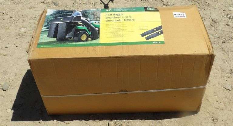 R-1562 John Deere Rear Bagger