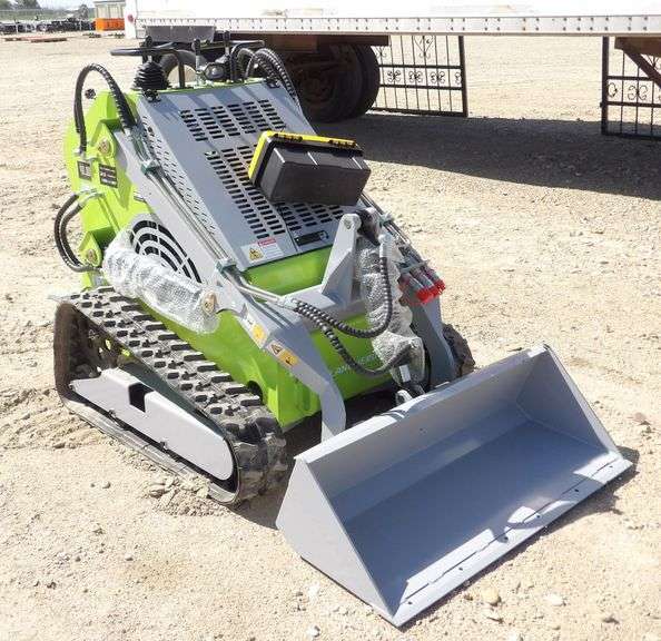 U-102 LandHero Mini Skid Steer Loader