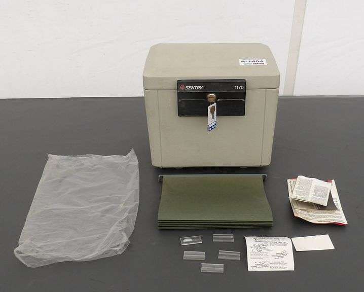 R-1404 Personal Safe - Pickett Auction Service