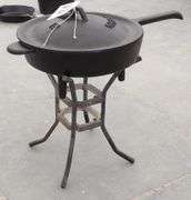 R-1258 Potjie Dutch Oven W/ Stand