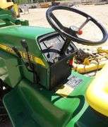 R-1426 John Deere 332 Lawn Tractor