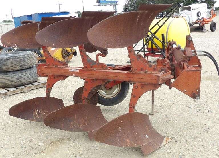 U-456 IH 3 Bottom Roll Over Plow