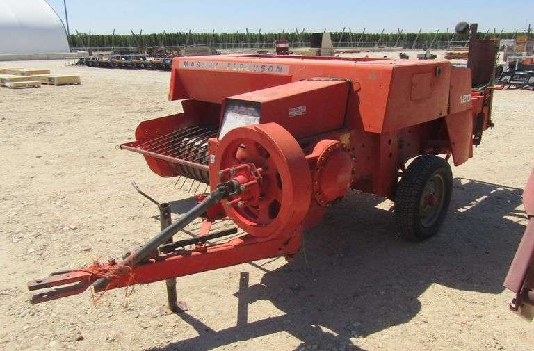 U-812  Massey Ferguson 120 Baler