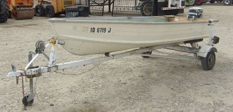 U-1270 Boat + Trailer
