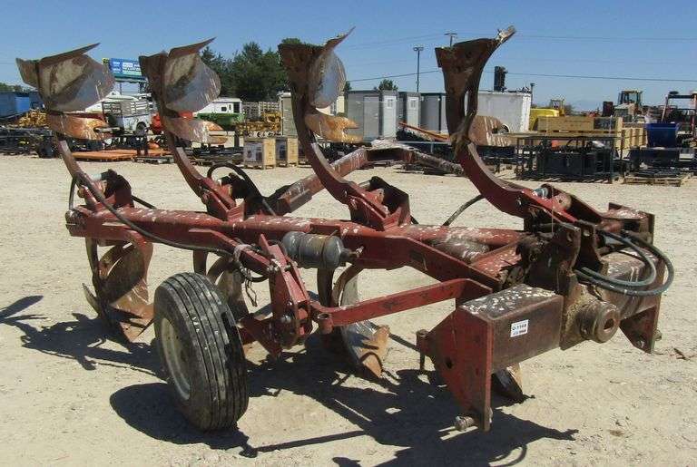 U-1168 International 145 Rollover Plow