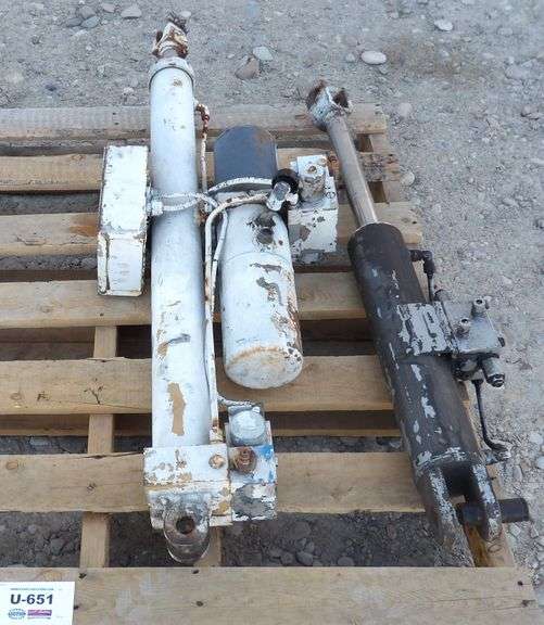 U-651 Hydraulic Rams
