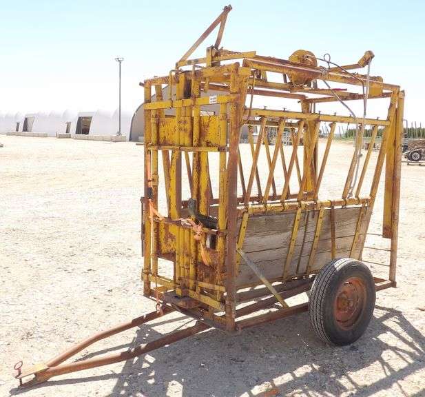 U-608  Portable Squeeze Chute
