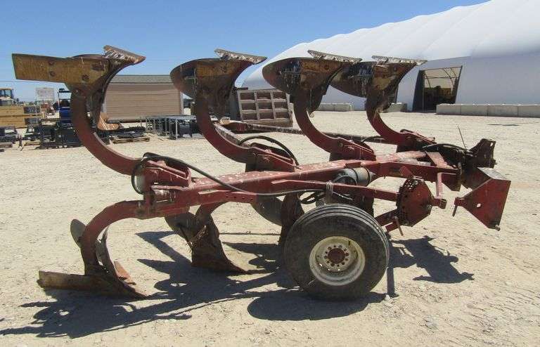 U-1168 International 145 Rollover Plow