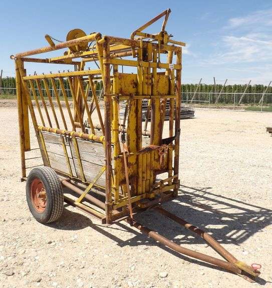 U-608  Portable Squeeze Chute