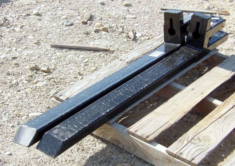 U-157 Wolverine Bolt on Pallet Forks
