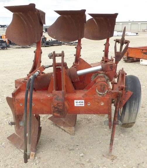 U-456 IH 3 Bottom Roll Over Plow