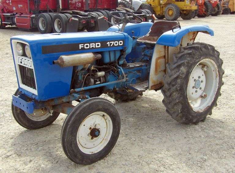 U-1324 Ford 1700 Tractor