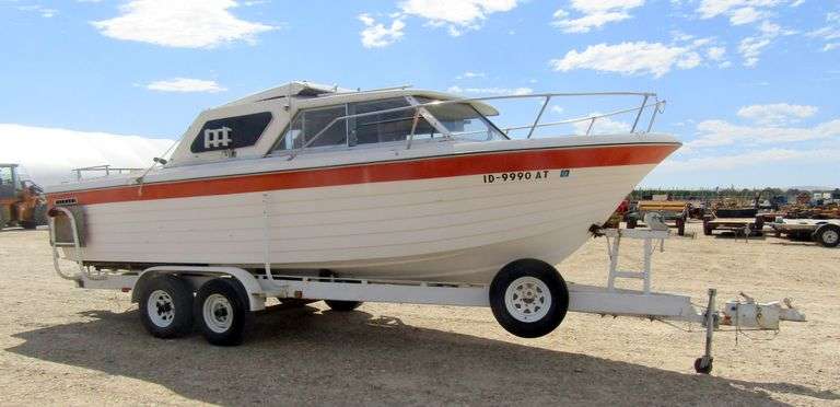 U-1120  1979 Bellboy Cabin Cruiser Boat
