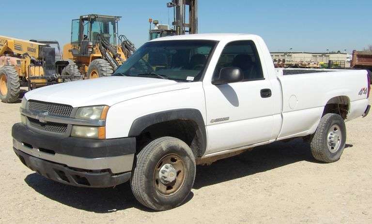 U-746 2004 Chevy Silverado 2500 Pickup
