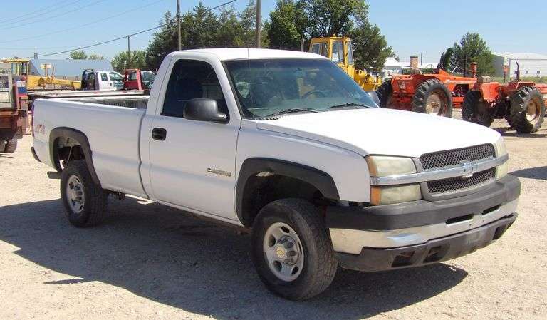 U-746 2004 Chevy Silverado 2500 Pickup