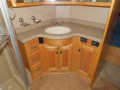 U-1267 2005 Monaco Dynasty Motor Coach