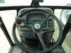 U-1268 New Holland TN90F Tractor