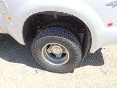 U-728 2004 Ford F350 Dually Pickup