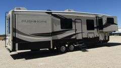 U-727 2015 Rushmore Lincoln 40' Travel Trailer
