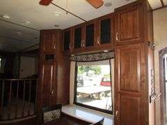 U-727 2015 Rushmore Lincoln 40' Travel Trailer