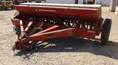 U-798 International 510 12' Grain Drill