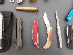 U-1305  Leatherman's + Swiss Army + Knives (24)